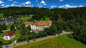 Das repräsentative Anwesen Haus Hohenbaden (Bildmitte) kann dank der Zustimmung der Gläubiger jetzt verkauft werden. Im Bild links ...