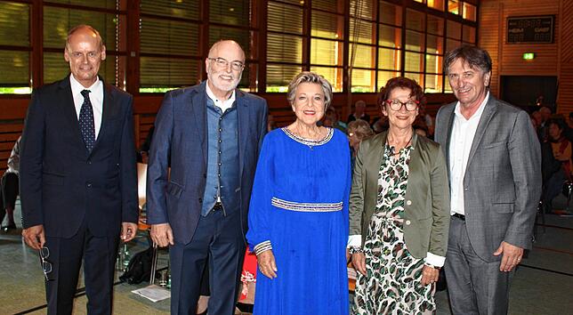 Pestalozzi Geschäftsführer Bernd Löhle (li) freut sich über die Ehrengäste (v.li.) Bürgermeister Rainer Stolz, Marie-Luise Marjan, ...