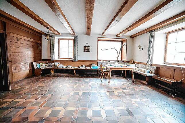 Bild 7: Vom Keller bis in den Dachboden: Im alten Gasthaus &bdquo;Linde&ldquo; werden Erinnerungen an damals wach