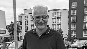 So wird man ihn in Erinnerung behalten: Michael Rebholz mit seinem typischen, verschmitzten Lächeln. Die Aufnahme zeigt ihn im August ...