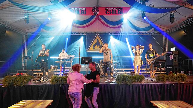 Bild 7: Waldshut: Großes Abschlussfeuerwerk auf der Chilbi 2025