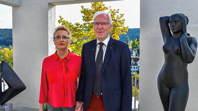 Klaus Gunkel, hier mit Frau Anita, hat das Amt als Vorsitzender der Evangelischen Altenhilfe abgegeben und genießt die freie Zeit in ...