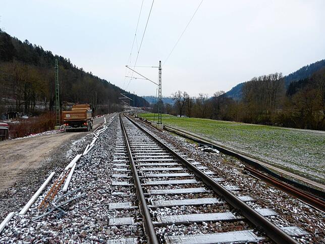 Eine der aktuellen Baustellen ist der zweigleisige Ausbau bei Horb, hier ein Bild aus dem Februar.