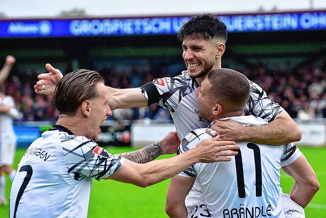 Bild 2: Unsere Bildergalerie vom packenden Oberliga-Duell zwischen dem FC 08 Villingen und CFR Pforzheim