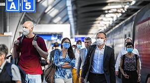 Ein Bild vom Zürcher Hauptbahnhof. Der Kanton hat hohe Infektionszahlen, alle Schweizer Kantone gelten bald als Risikogebiet.