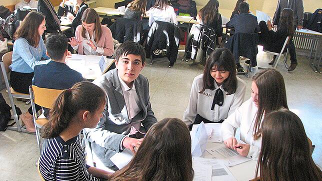 30 Schüler machen beim Planspiel im Unterrichtsblock Politische Bildung mit.