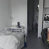Etwa 14 Quadratmeter groß sind die Einzel-Wohncontainer, die im Bannholzerweg aufgestellt wurden.