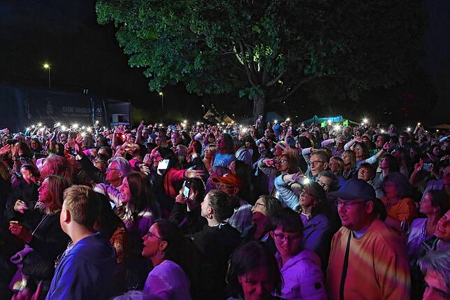 Bild 5: ABBA und Applaus: Sound Beach Festival sorgt für ausgelassene Stimmung im Überlinger Uferpark