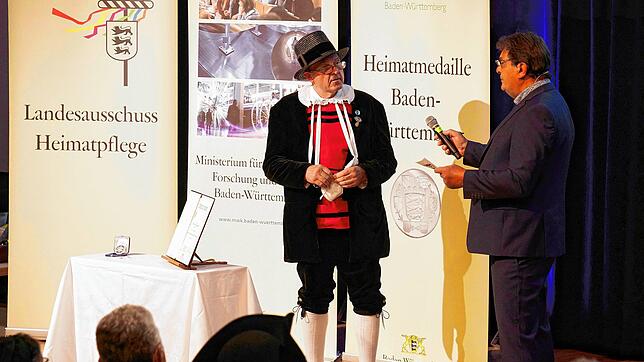 Gerhard Neugebauer (links) fühlt sich der Heimat eng verbunden. Er erhielt in Radolfzell die Heimatmedaille.