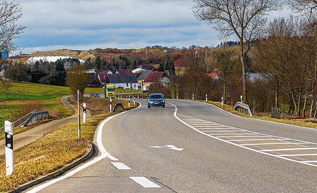 Auf der ehemaligen Reichsstraße und heutigen Bundesstraße B¦311 zwischen Menningen und der Abzweigung nach Ringgenbach wurde am 22. ...