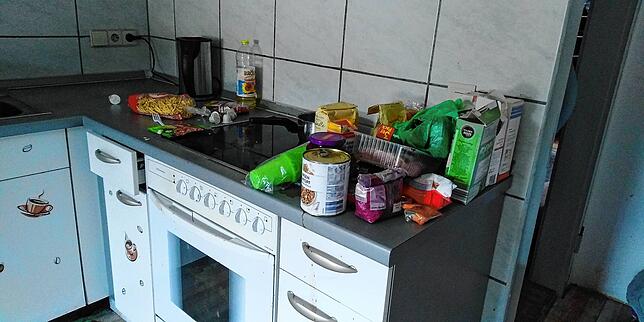 Auch Lebensmittel haben die Mietnomaden zurückgelassen – teilweise waren die schon verdorben.