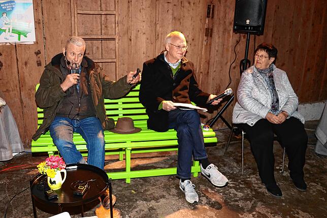 Ortsvorsteher Martin Aichem (links) gehört ebenso zu den Güttinger Zeitzeugen wie auch Gertrud Will-Claas (rechts). Gemeinsam mit ...