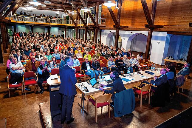 Hitzige Diskussionen gab es bei der Bürgerversammlung in Bad Dürrheim über den geplanten Bau einer Gemeinschaftsunterkunft für Flüchtlinge.