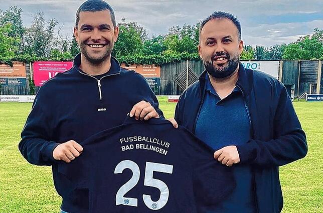 Talente fördern: Gabriel Iordan (rechts, mit Sportchef Kai Schillinger), langjähriger Trainer der Spvgg. Bamlach-Rheinweiler, übernimmt ...
