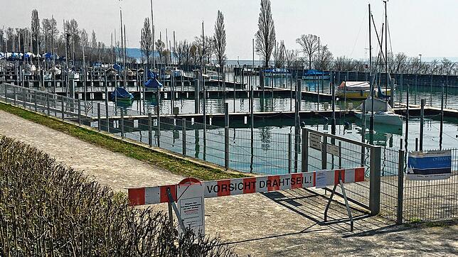 Auch alle kommunalen und privaten Hafenanlagen wurden jetzt gesperrt. Im Bild der Überlinger Sportboothafen Ost.