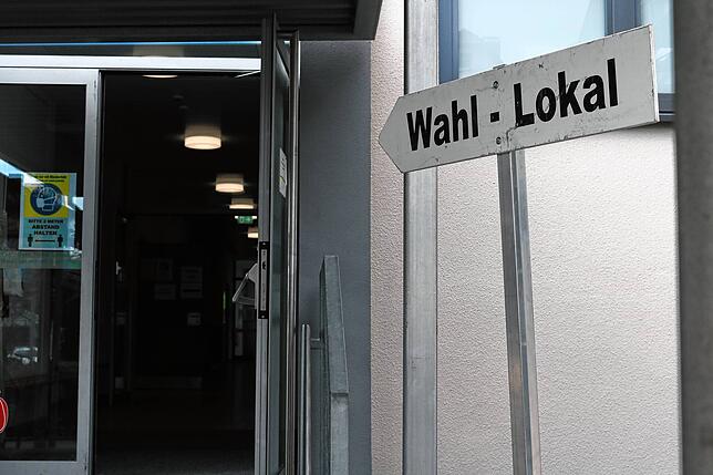 Punkt 8 Uhr öffnen die Wahllokale. Es kann losgehen! Hier geht es zum Wahllokal in der Merianschule in Friedrichshafen.