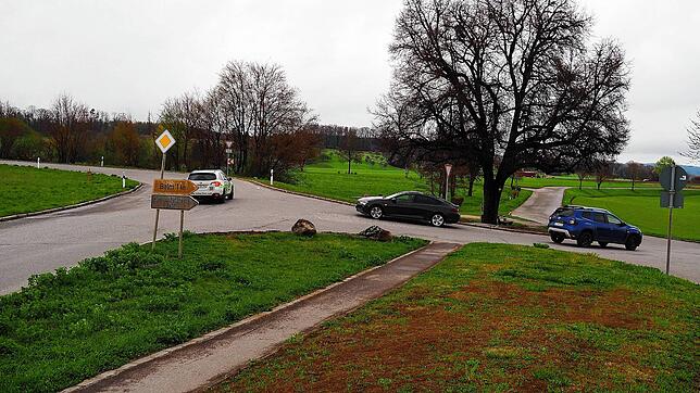 Bei der Abfahrt nach Balm, wo es auch zur Kiesgrube geht, wird ein großer Kreisverkehr entstehen, der problemlos die Zufahrt zum ...