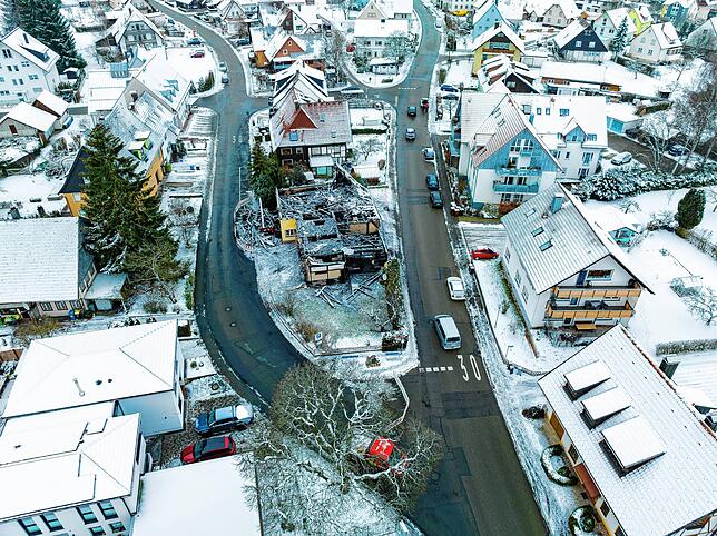 Auf der Insel, die links von der Mühlenstraße, rechts von der Herdstraße und oberhalb von der Albert-Schweitzer-Straße gebildet wird, ...
