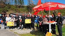 Bei einem Warnstreik legte der Großteil der Beschäftigten der Mercedes-Benz-Niederlassung Südstern-Bölle in Waldshut-Tiengen die Arbeit ...
