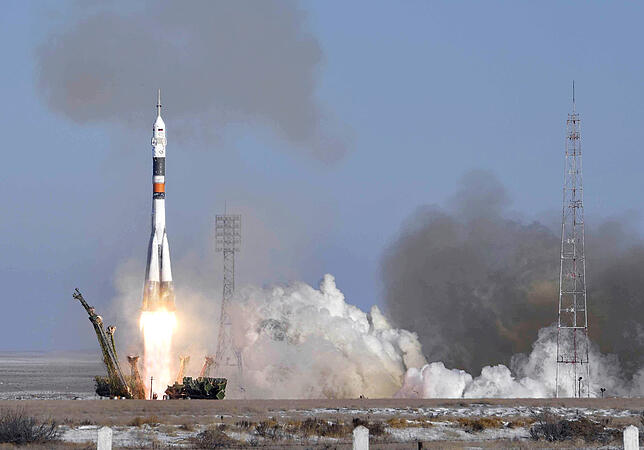 Bestattung per Rakete: In die Erdumlaufbahn, ins Weltall oder sogar auf den Mond.