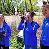 Maike Notter, Katharina Kunz und Aurelia Tiemann (von links) sind ehrenamtlich für den Konstanzer Naturschutzbund (Nabu) im Einsatz, auf ...