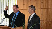 Ein Blick zurück: 2007 wurde Stefan Kaiser (links) erstmals zum Bürgermeister von Albbruck gewählt und vom damaligen ...