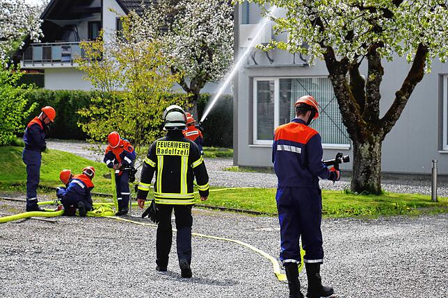 Bild 2: Bilder von der Gesamtübung der Jugendfeuerwehr Radolfzell und den Ortsteilen