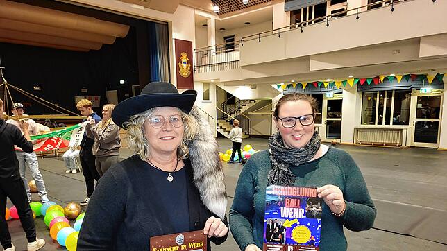 Petra Meier und Sarah Schaffner von der Narrenzunft (von links) haben die Fasnacht in Wehr durchgeplant. Das Bild zeigt die beiden beim ...