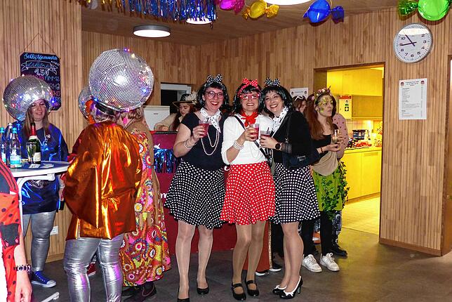 Bild 21: Wiiberfasnet 2025: Die besten Bilder der Hü-Ri-Frauen in Hürrlingen – Ein aufregendes Spektakel!