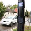 Die Blitzersäule auf der alten Bundesstraße in Pfohren diszipliniert den Verkehr. Laut Anwohnern aber nur in einem sehr begrenzten ...