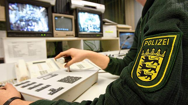 Die Polizei überwachte die Färberstraße mithilfe von Kameras.