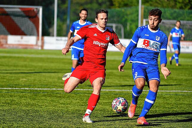 Bild 4: Spitzenreiter FC Erzingen setzt sich mit 5:0 beim FC RW Weilheim durch &ndash; und wir haben die Bilder!