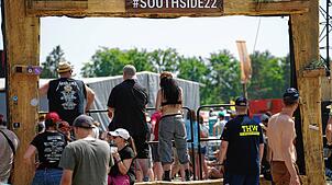 Das Southside 2022 neigt sich am Sonntag, 19. Juni dem Ende entgegen. Rekordverdächtige Temperaturen herrschten während des Festivals in ...