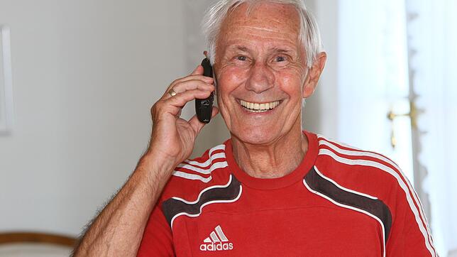 Hallo, hier spricht Udo Gabele: Immer zum Monatsende telefoniert SÜDKURIER-Regiosport Hochrhein mit dem bekannten Fußballtrainer aus ...