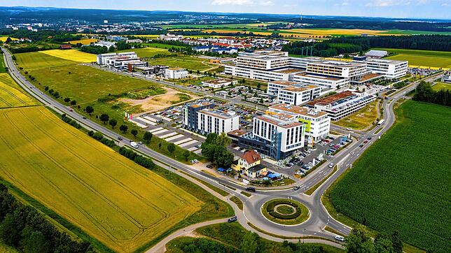 Beim Schwarzwald-Baar-klinikum ist am Donnerstagnachmittag ein Sportflugzeug notgelandet. Bild: Götz