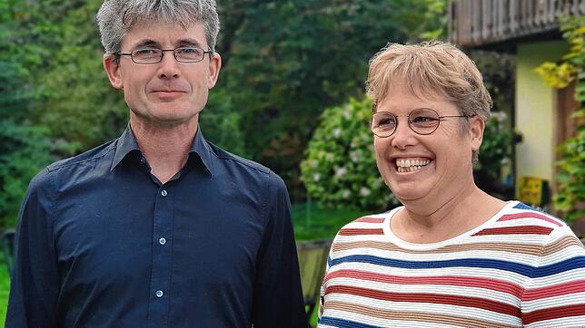 Dirk Roddewig und Katrin Schwoerer-Genenz vom Verein Ananda in Salem. Sie planen den Aufbau einer Schule, die nicht Schule, sondern ...