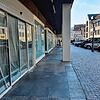 Blickdichte Folien schirmen von ihnen die Schaufenster des Geschäftshauses in der Rheinstraße 31 ab. Hier befand sich bis Ende Juni eine ...