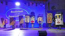 Beim Programmpunkt &bdquo;BSDS&ldquo; (Bockstadt sucht die Superschachtel) holt der Narrensamen Musik-Größen wie die Beatles, Amy ...
