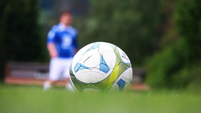 Er rollt bald wieder: Am 22./23. August starten die Amateurfußballer in die neue Saison.