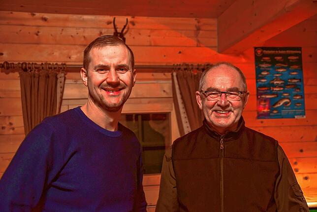 Klaus Lachner (rechts) ist in seinen Ämtern als Vorsitzender und Gewässerwart bestätigt worden. Eugen Graf wurde zum neuen Kassenprüfer ...