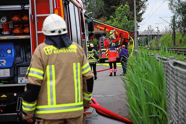 Bild 4: Einsatzkräfte verhindern Schlimmeres – Bilder vom Brand im Industriegebiet