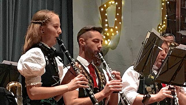 Vor vollem Haus spielte die Trachtenkapelle Häusern beim Fridolinskonzert. Das Konzert war der krönende Abschluss des Patroziniums, das ...
