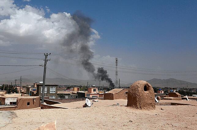 „Es gibt viele Anschläge, vielen Bomben, die gezündet werden“, sagt Naqshband. Das Bild zeigt die afghanische Stadt Ghazni ...