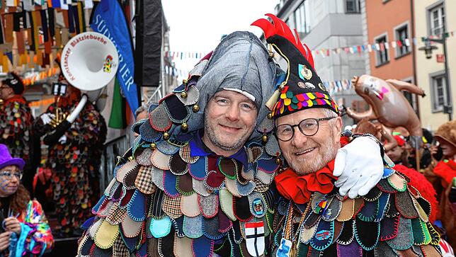 Bild 2: Schmotziger Dunschtig: Auf der Marktstätte treffen sich die Narren und Hästräger