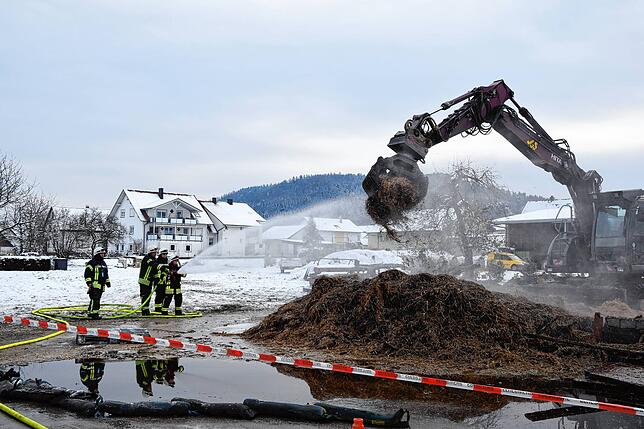 Bild 8: Bilder vom Großbrand eines Ökonomiegebäudes in Orsingen
