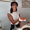 Seit Mitte Juni ist die Bar Liesel auf der Markstätte eröffnet. Unter anderem gibt es frische Erdbeeren mit belgischer Schokolade. ...