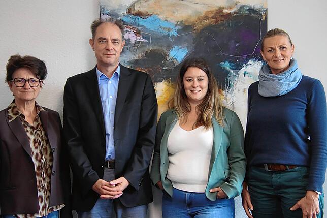 Bürgermeisterin Monika Laule, Erik Hörenberg (Fachbereichsleiter Kultur), Melanie Riedmann (Leiterin Milchwerk) und Projektleiterin ...