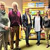 Von links: Henrike Bischoff und Hans W. Steißlinger (BUND-Ortsverband Bodman-Ludwigshafen-Stockach), Maria Kaufhold (Amt für Nahverkehr ...