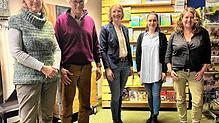 Von links: Henrike Bischoff und Hans W. Steißlinger (BUND-Ortsverband Bodman-Ludwigshafen-Stockach), Maria Kaufhold (Amt für Nahverkehr ...