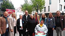 Bei der Vernissage (von links): Hans-Peter Storz, Saskia Frank, Manuela, OB Bernd Häusler, Elvira, Andreas Wildschütz, Sabina, Regina ...
